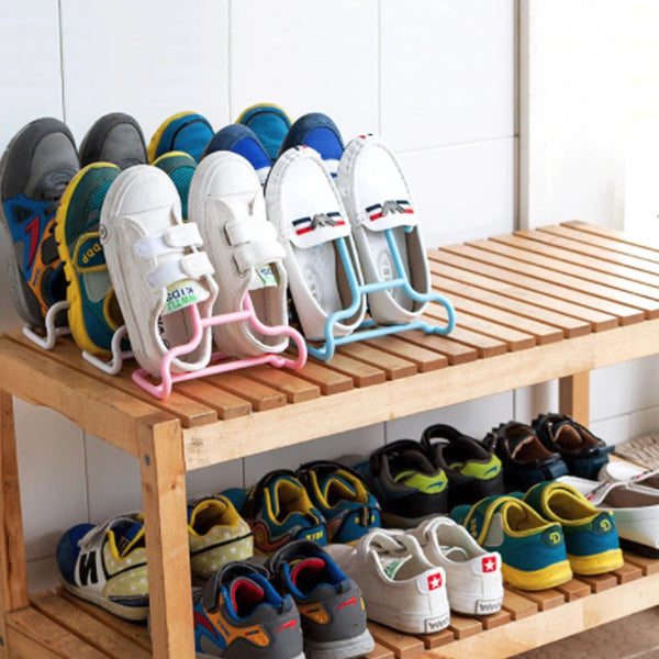 Cintre à chaussures sur étagère